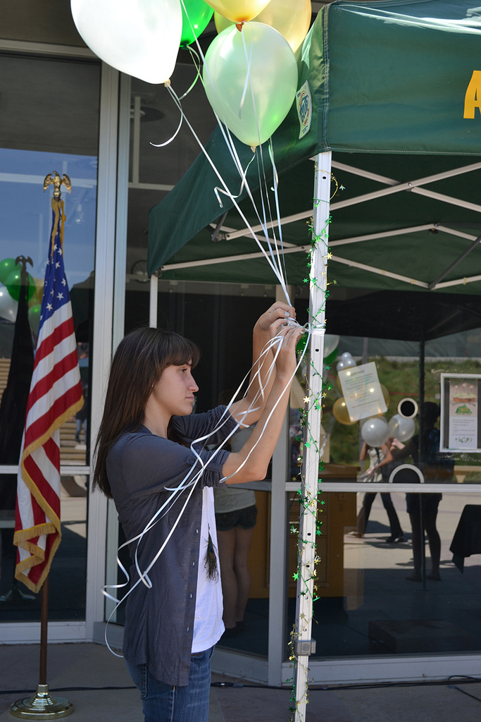 tying up balloons